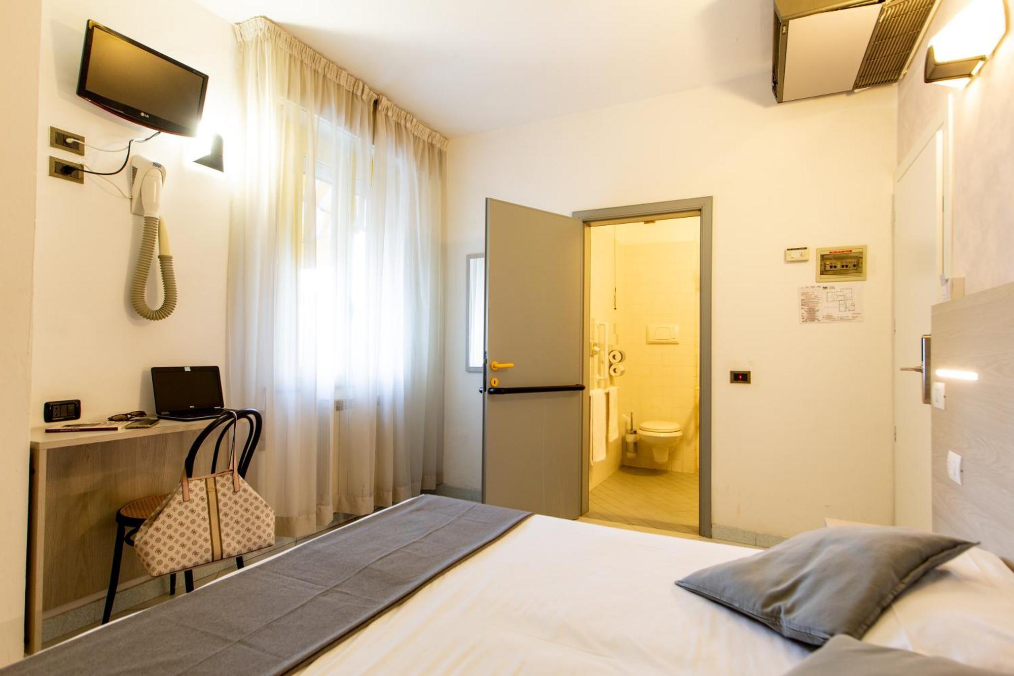 Hotel Marzia Con Piscina Riccione Bagian luar foto