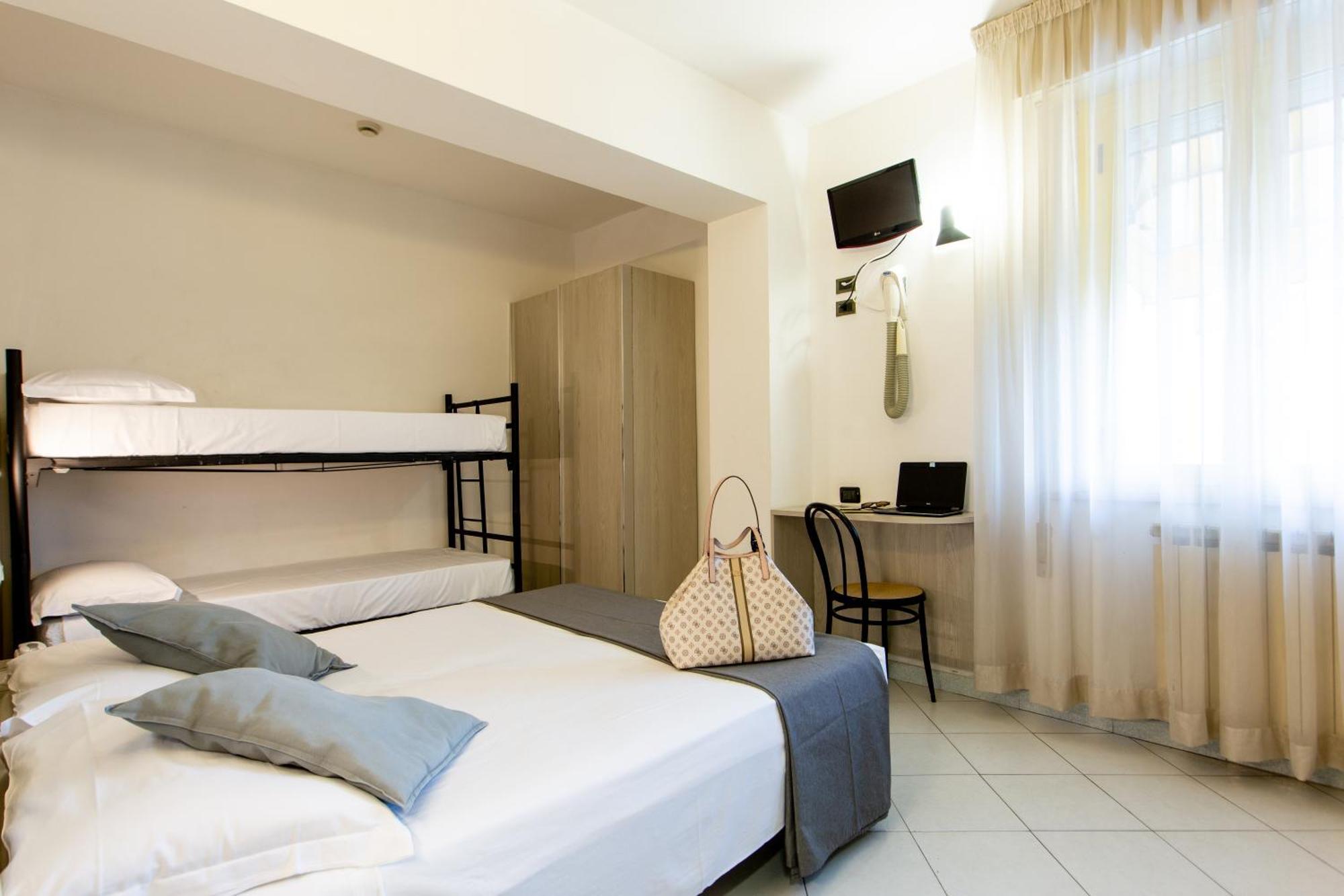 Hotel Marzia Con Piscina Riccione Bagian luar foto