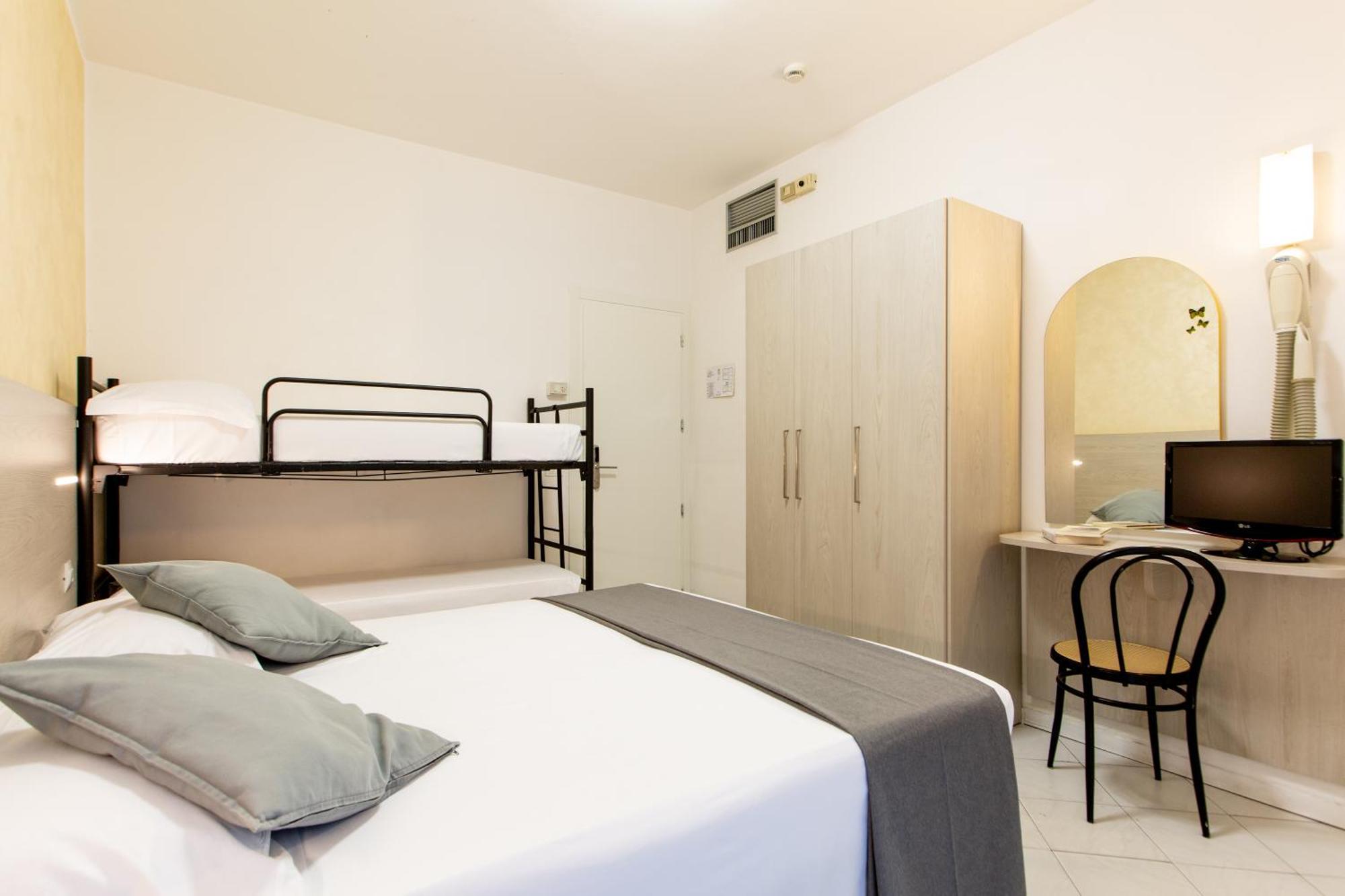 Hotel Marzia Con Piscina Riccione Bagian luar foto