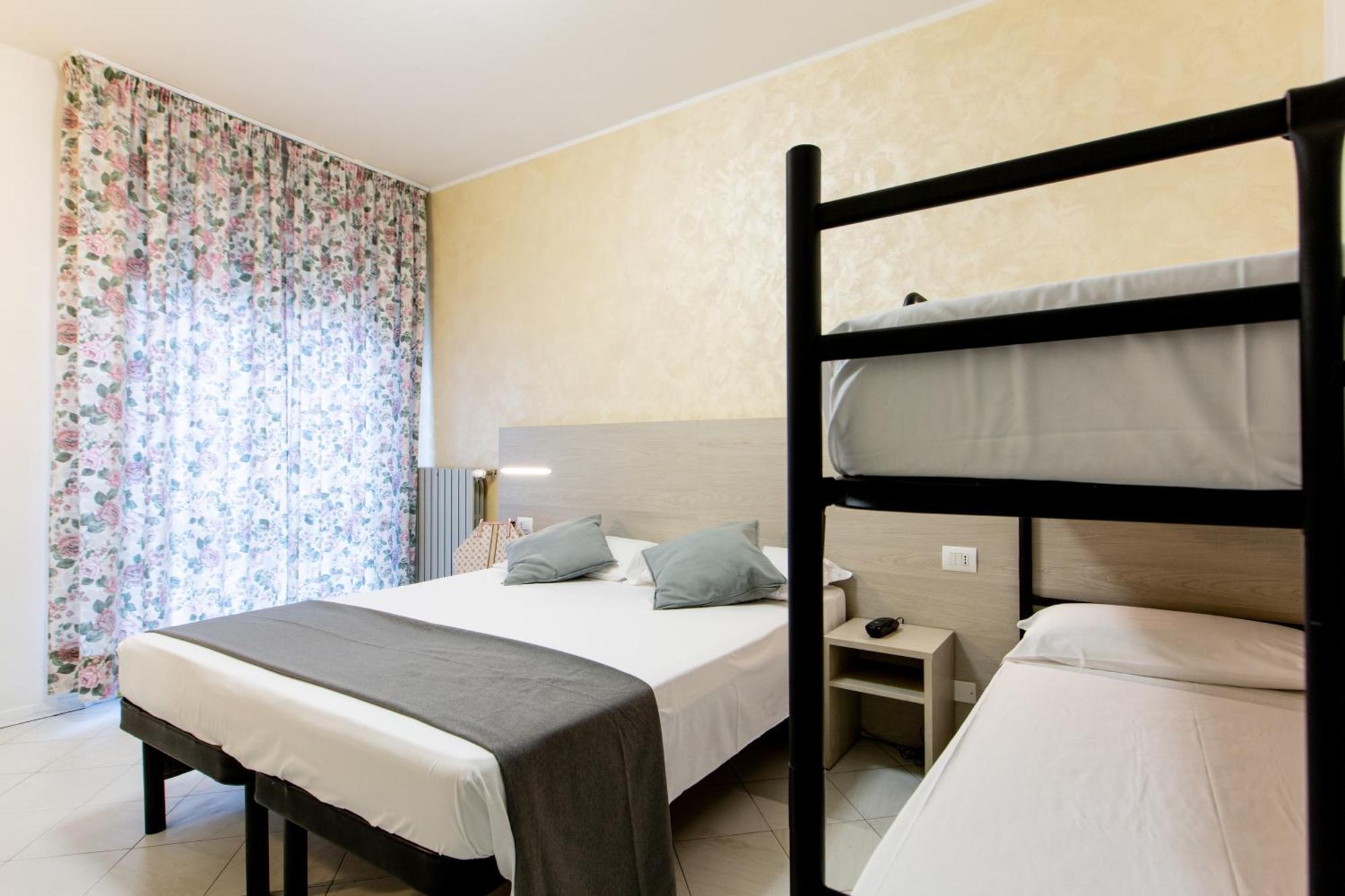 Hotel Marzia Con Piscina Riccione Bagian luar foto