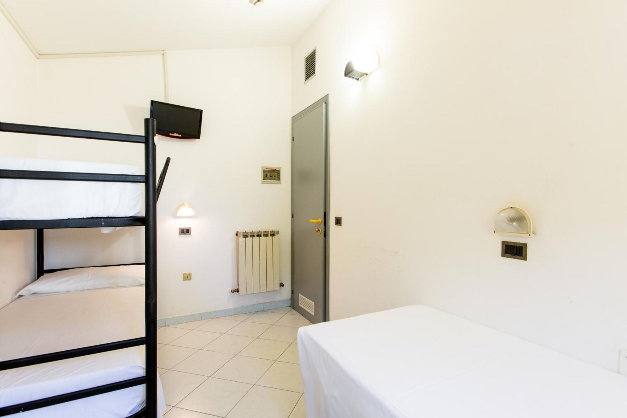 Hotel Marzia Con Piscina Riccione Bagian luar foto