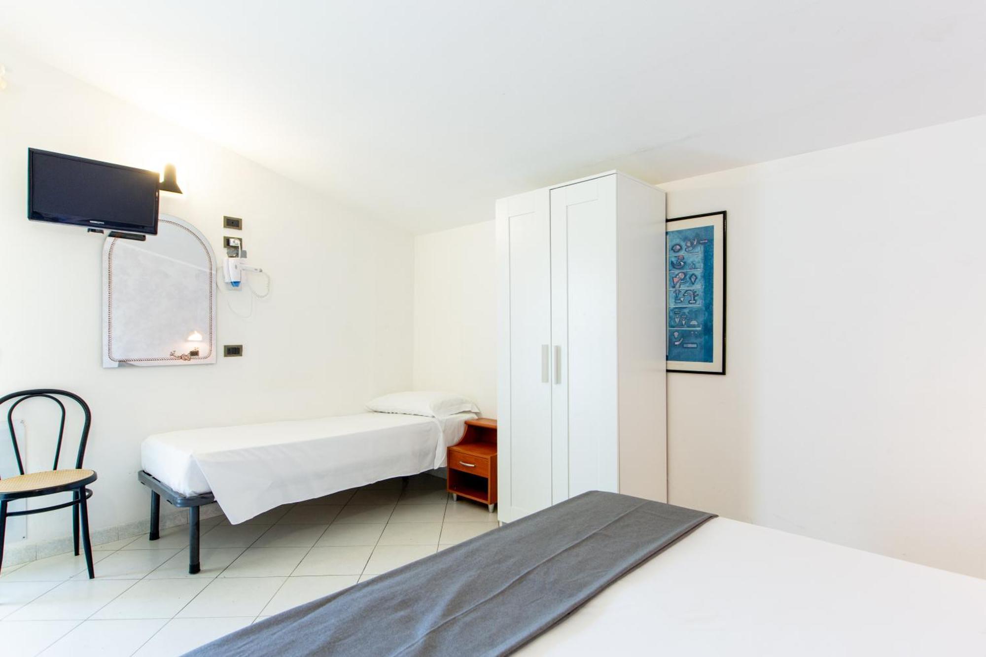 Hotel Marzia Con Piscina Riccione Bagian luar foto