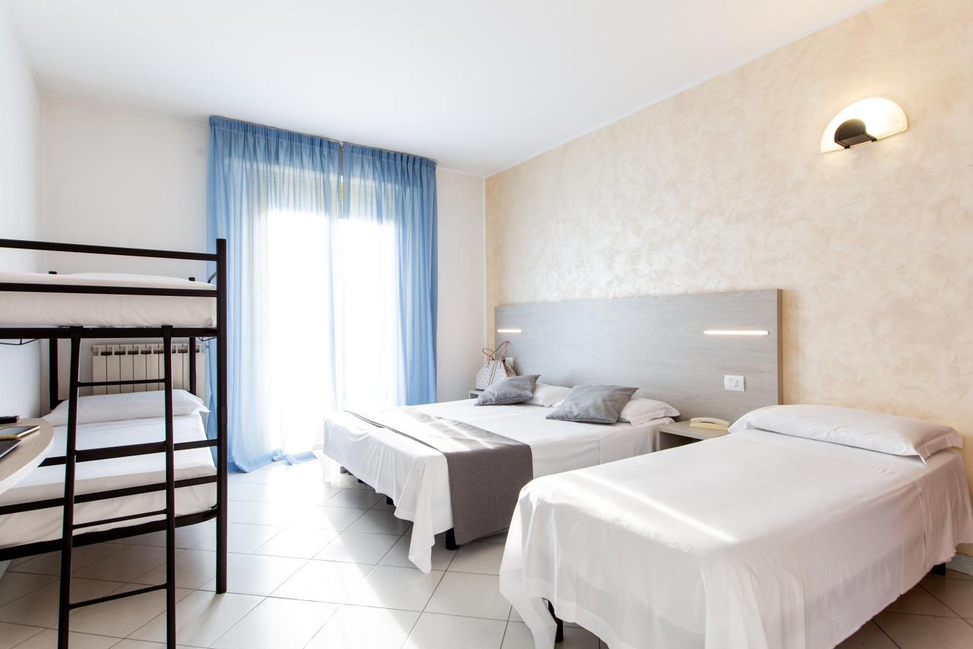 Hotel Marzia Con Piscina Riccione Bagian luar foto