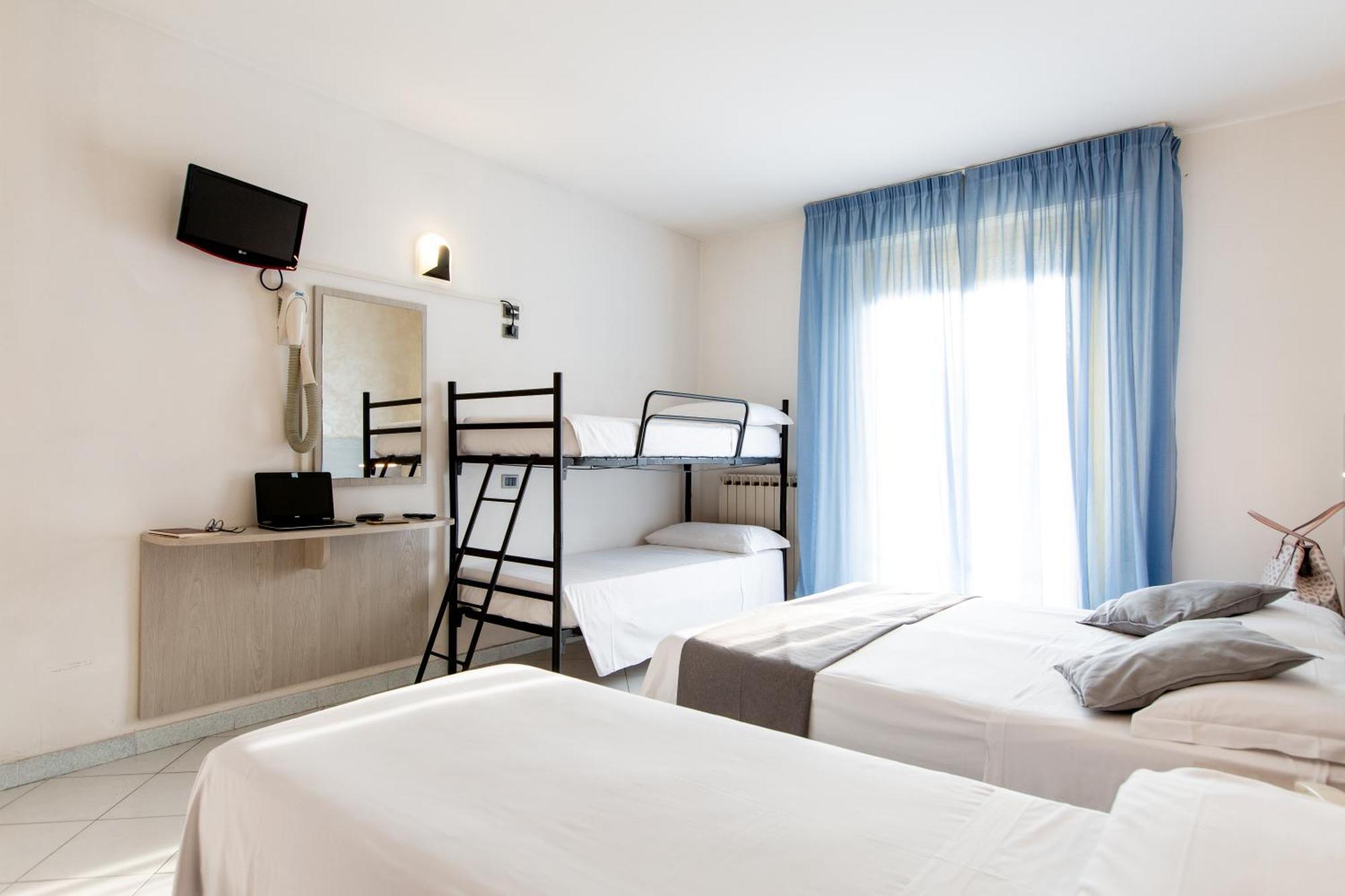 Hotel Marzia Con Piscina Riccione Bagian luar foto