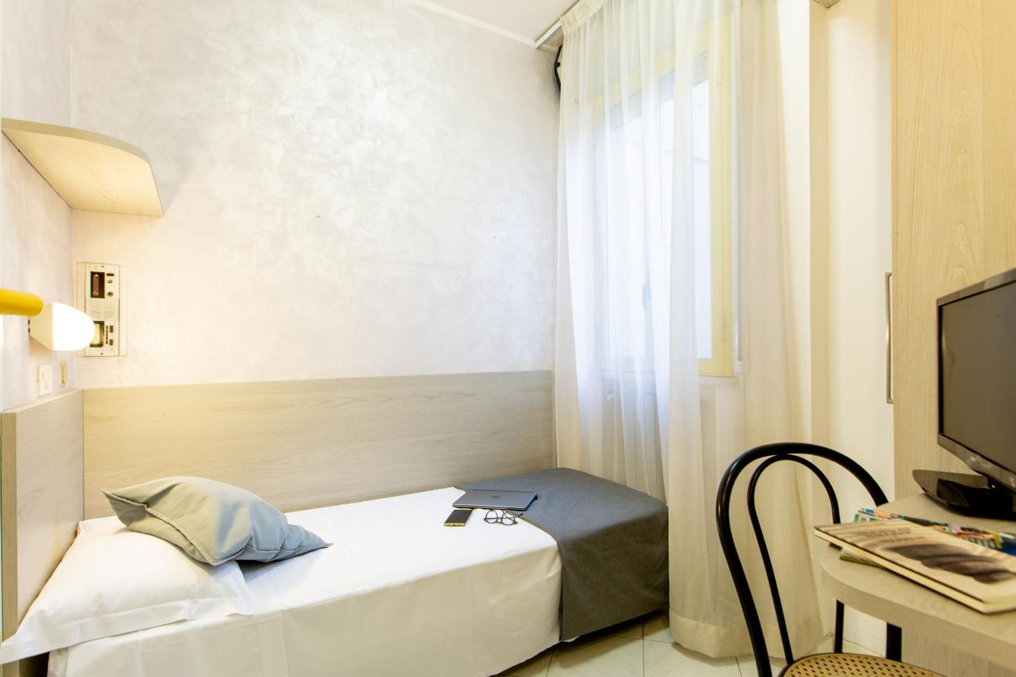 Hotel Marzia Con Piscina Riccione Bagian luar foto