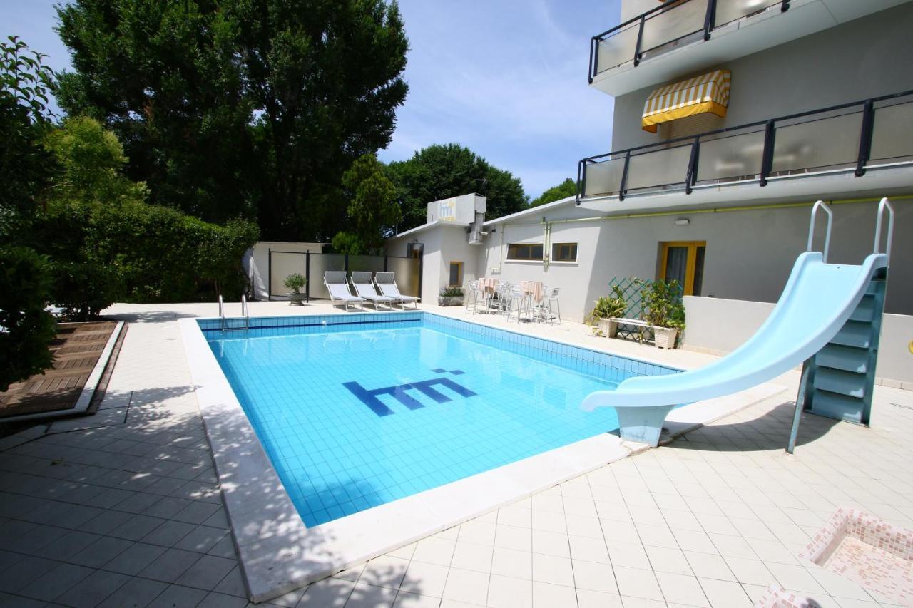 Hotel Marzia Con Piscina Riccione Bagian luar foto