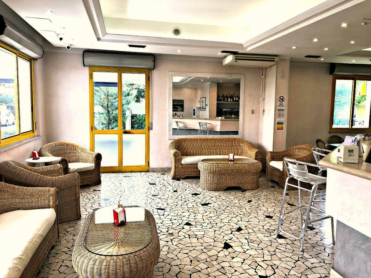 Hotel Marzia Con Piscina Riccione Bagian luar foto